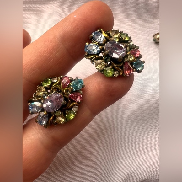 Hollycraft Signed VTG 1950 Multicolored Pastel Rhinestone Screw Back Earrings - Picture 8 of 8